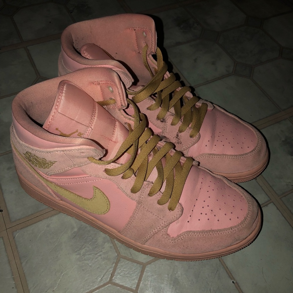 Air Jordan 1 Mids Pink